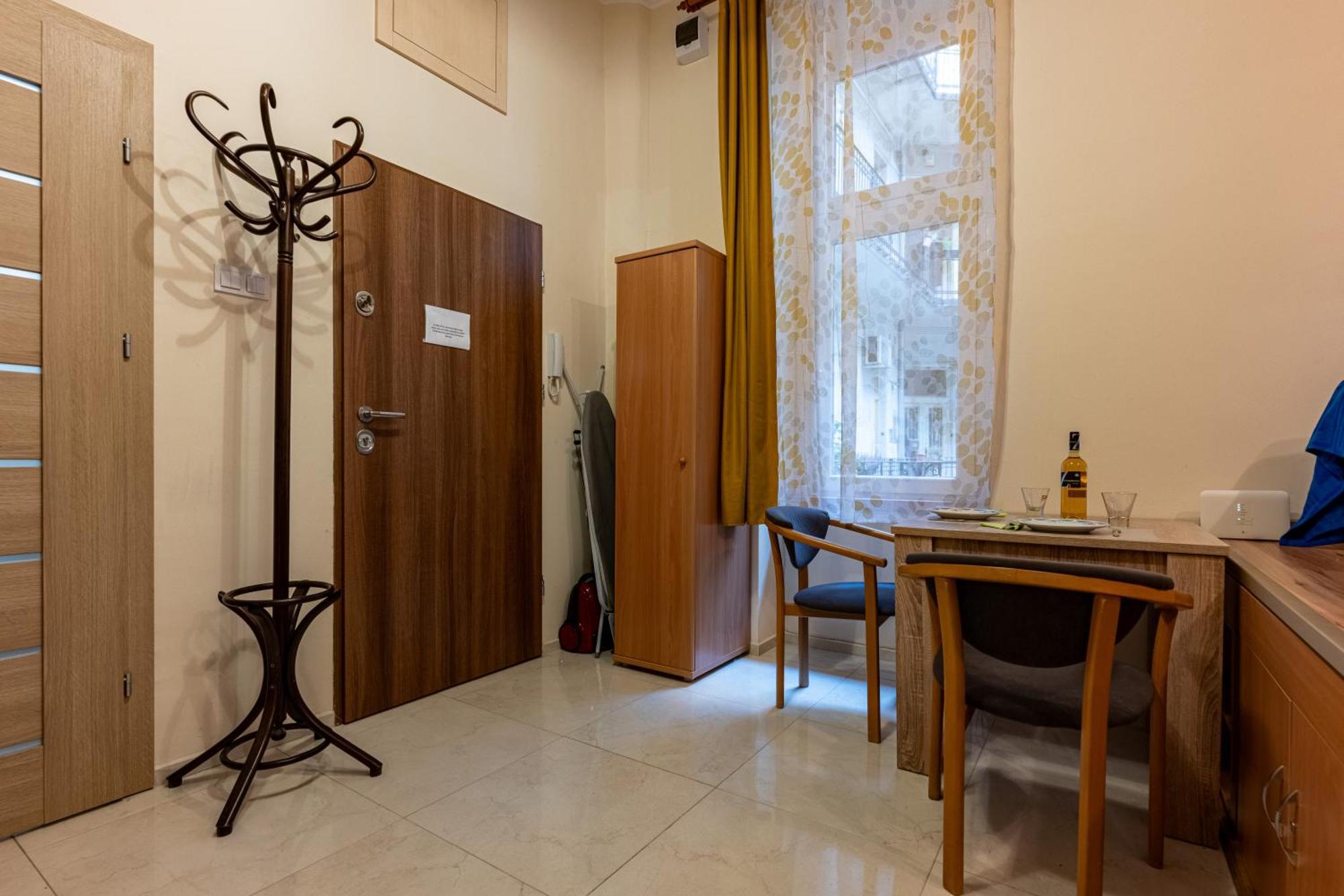 A Quiet Studio In The Heart Of The City Budapest Bagian luar foto