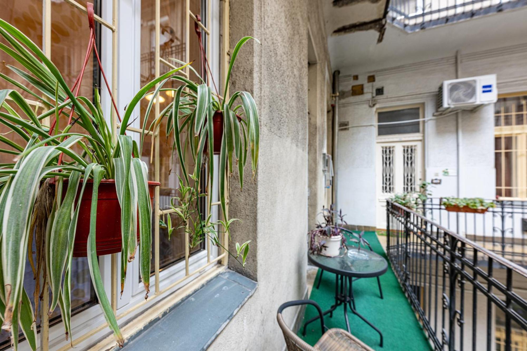A Quiet Studio In The Heart Of The City Budapest Bagian luar foto