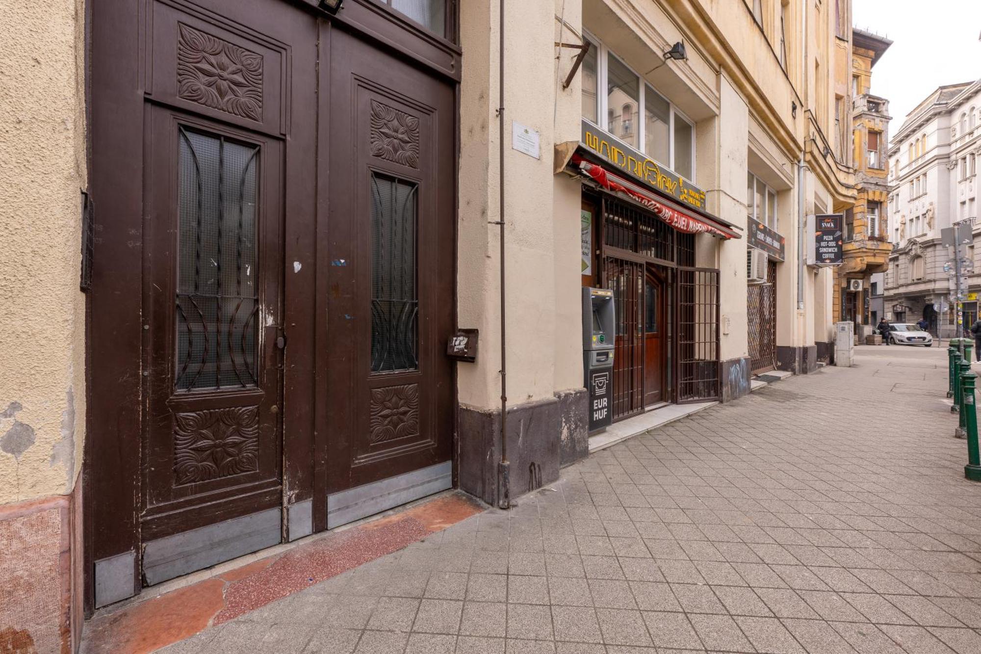 A Quiet Studio In The Heart Of The City Budapest Bagian luar foto