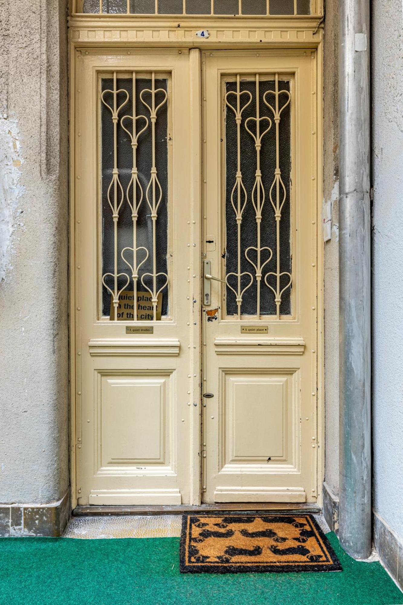 A Quiet Studio In The Heart Of The City Budapest Bagian luar foto